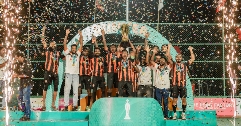ޔުނީކް ބޯއީޒް ބަލިކޮށް ށ. ގޮއިދޫ ފުޓްސަލްގެ ޗެމްޕިއަންކަން ކެލިފޯނިއާ އަށް