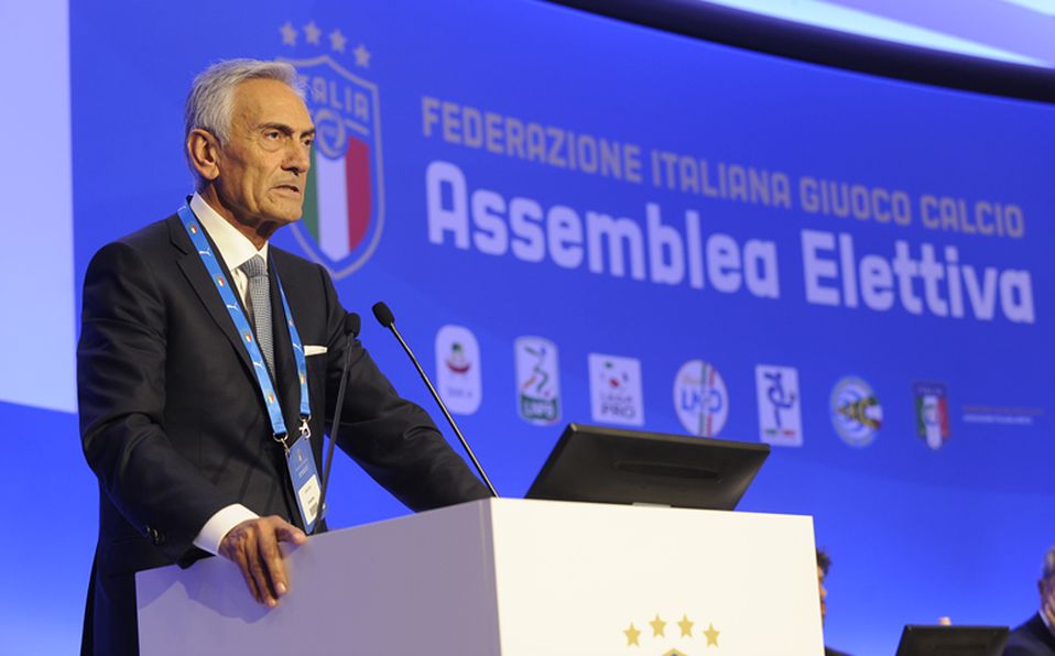 ޔޫރޯ ފަސްކޮށްދޭން އިޓަލީ އިން ޔޫއެފާ ގައި އެދެނީ