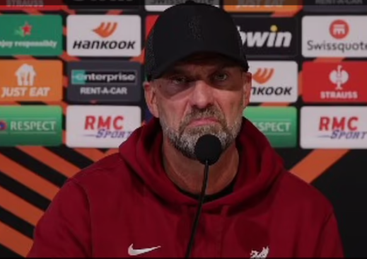 ޓުލޫސް މެޗުގެ ޕްރެސް ކޮންފަރެންސާ ހެދި ކްލޮޕް ރަތަށް