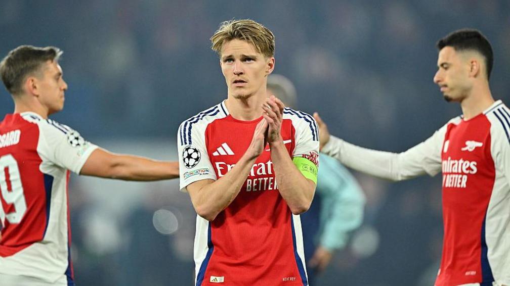 ޗެމްޕިއަންސް ލީގުން މިފަހަރުވެސް އާސެނަލަށް ލިބުނީ ބައިވެރިވިކަމުގެ ހަނދާނީ ލިޔުން