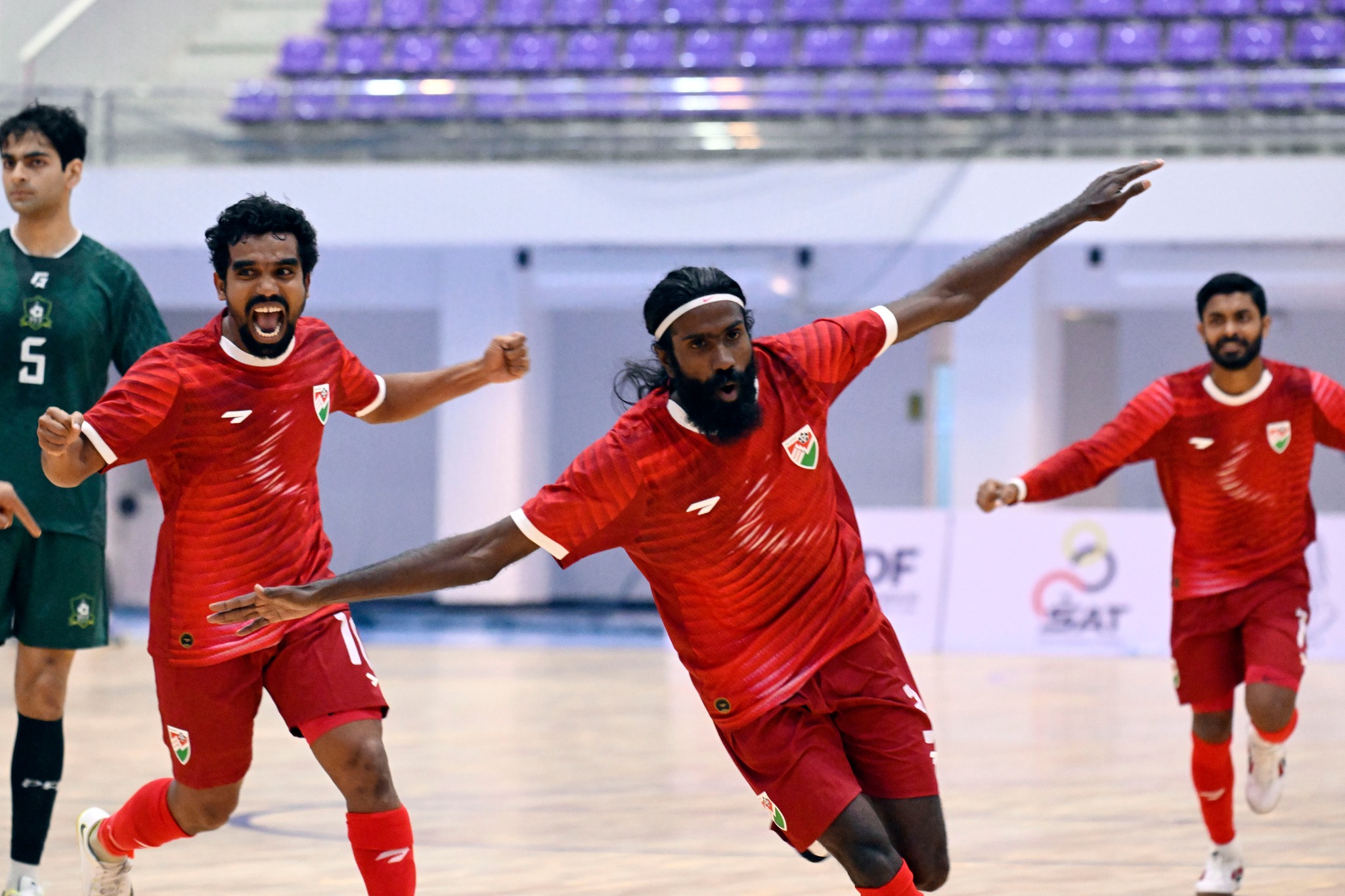 އިންޑިއާއާ އެއްވަރުކުރި ބަންގްލަދޭޝްއާ ދެކޮޅަށް ރާއްޖެ މިއަދު ނުކުންނަނީ