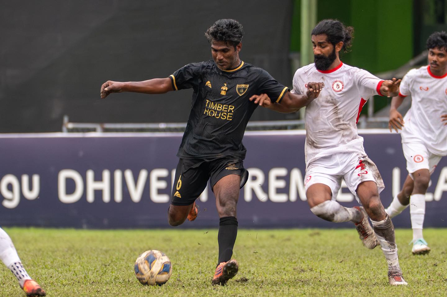 މުހިއްމު މެޗުގައި އީގަލްސް އަތުން އޮޑި ބަލިވެއްޖެ