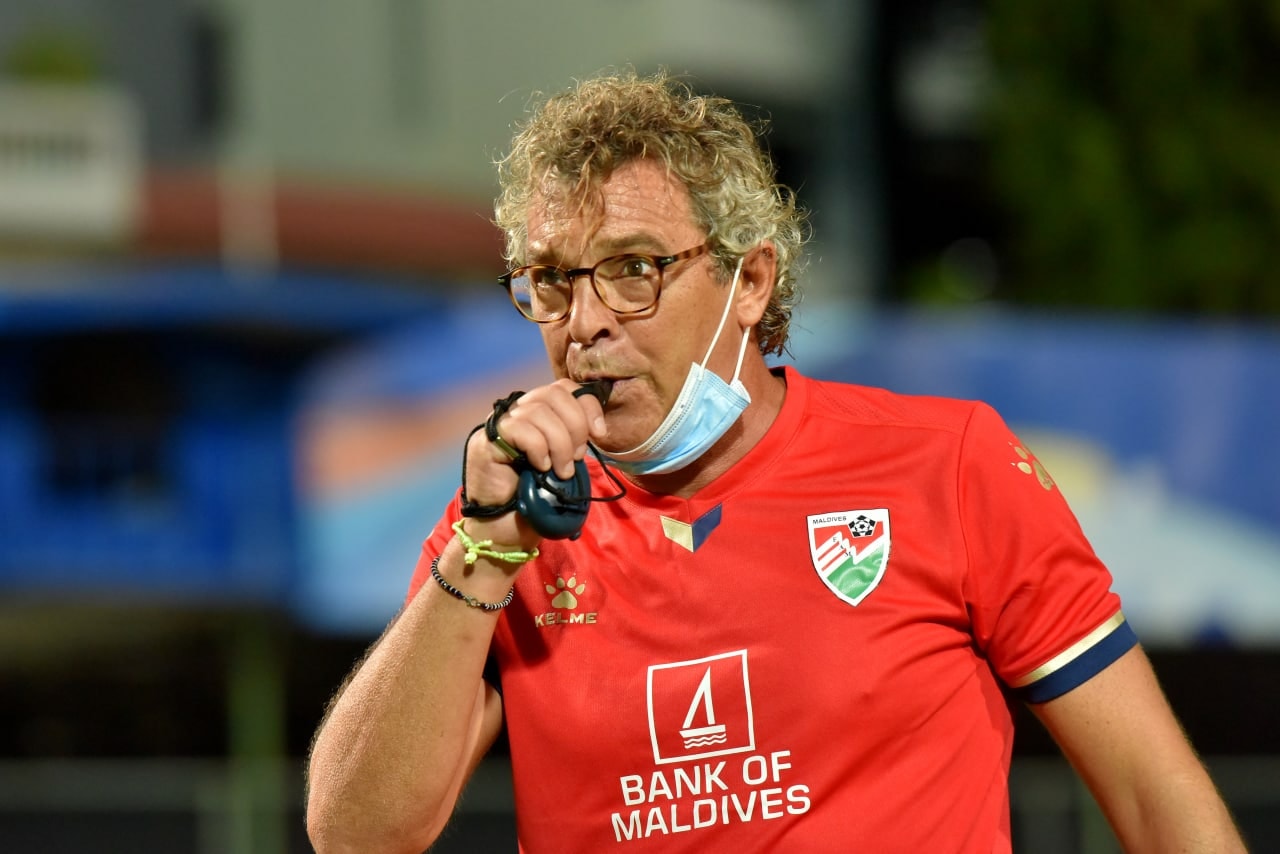 ބޭނުންވާ ނަތީޖާ ނުލިބިއްޖެނަމަ ޒިންމާ ނަގާނީ އަހަރެން: ކޯޗު