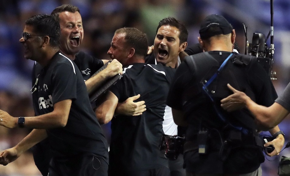 އާ ލީގުގެ ފެށުން: ލަމްޕާޑަށް ކާމިޔާބު، ޖެރާޑަށް ނުތަނަވަސްކަން