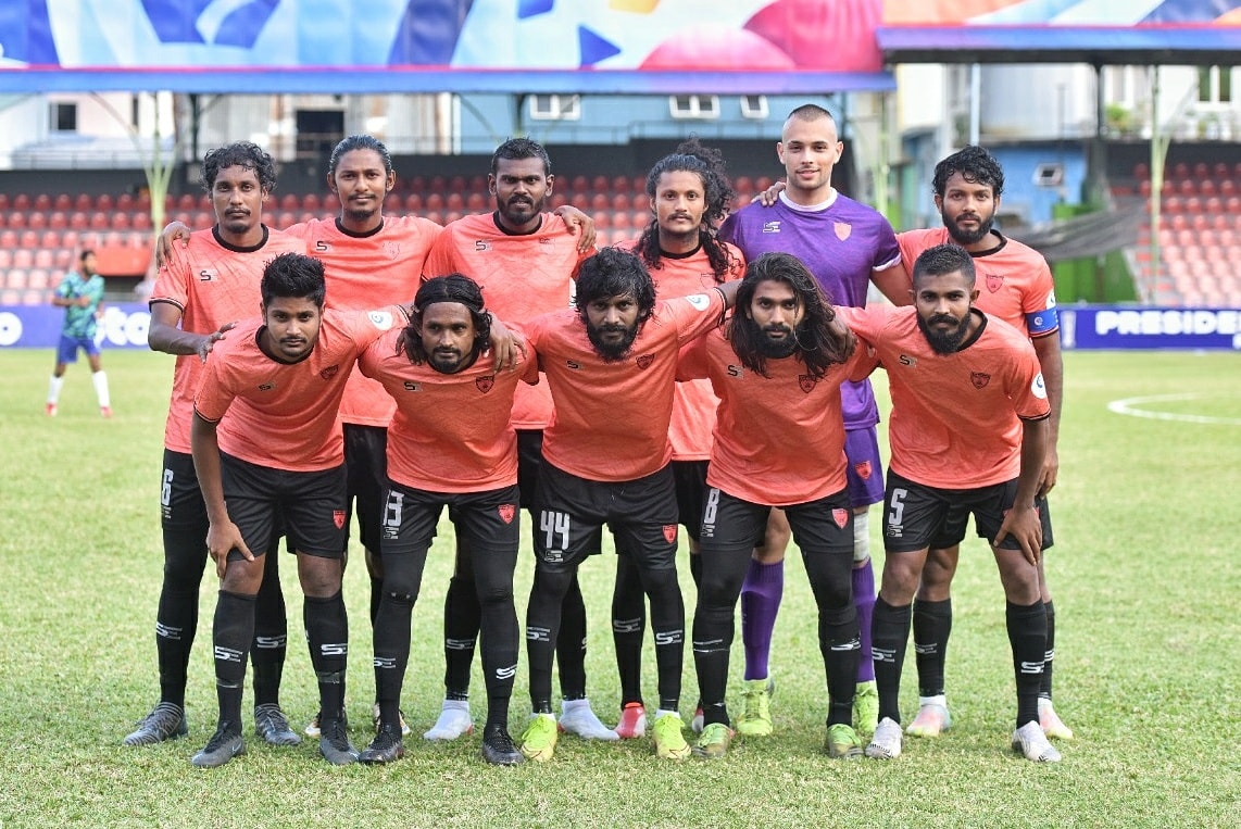 އީގަލްސް އިން ފަހަތުން އަރައި ދަ ގްރާންޑޭ ބަލިކޮށްފި