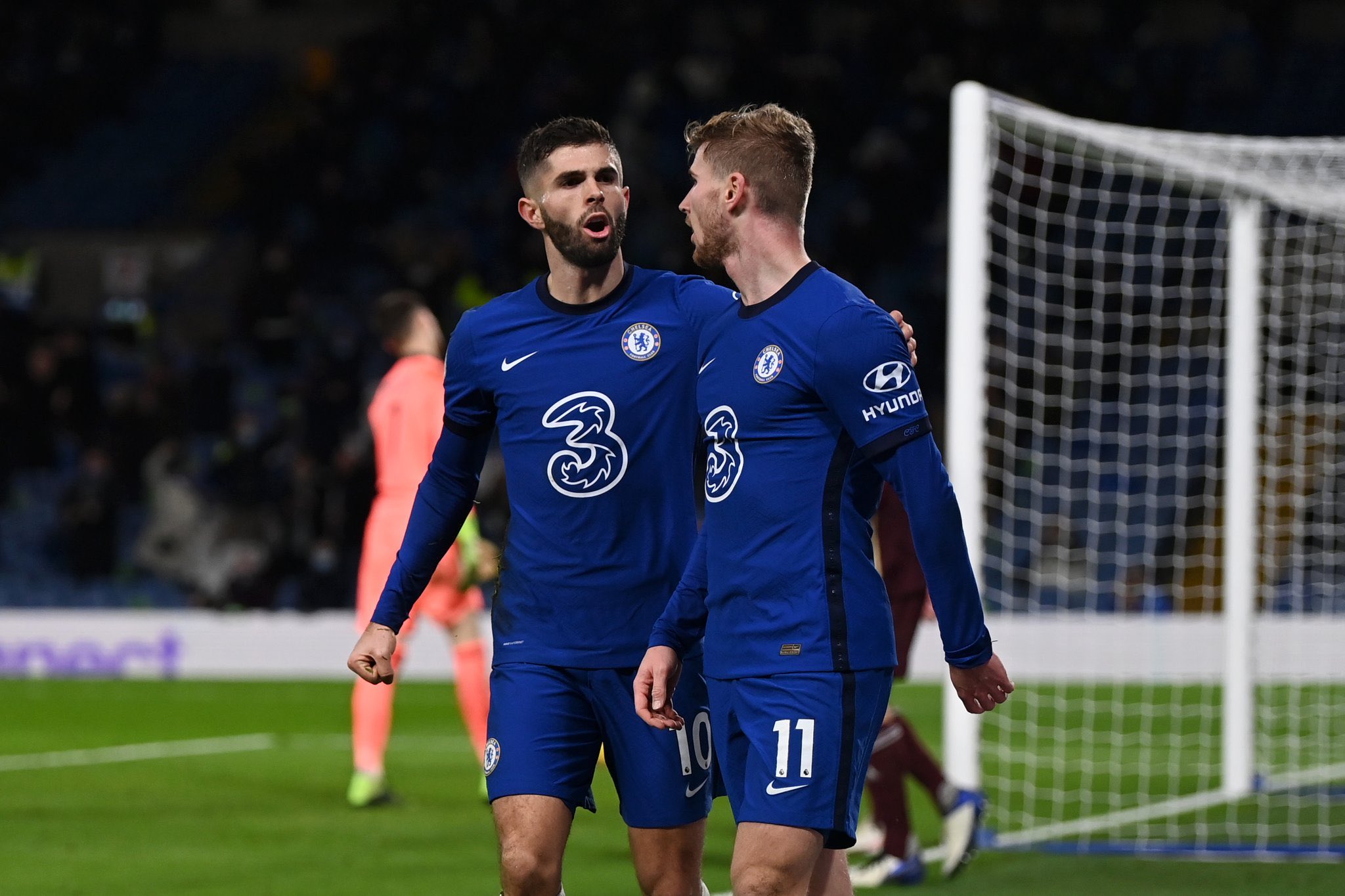 ޗެލްސީ އެއް ވަނަ އަށް، ޔުނައިޓެޑް އަނެއްކާ ވެސް ފަހަތުން އަރައި މޮޅުވެއްޖެ