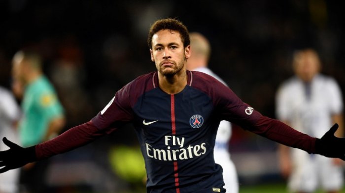 ޕީއެސްޖީ މެޗުގެ ކުރިން ކްލޮޕް، ނޭމާ ދިފާއުކޮށްފި