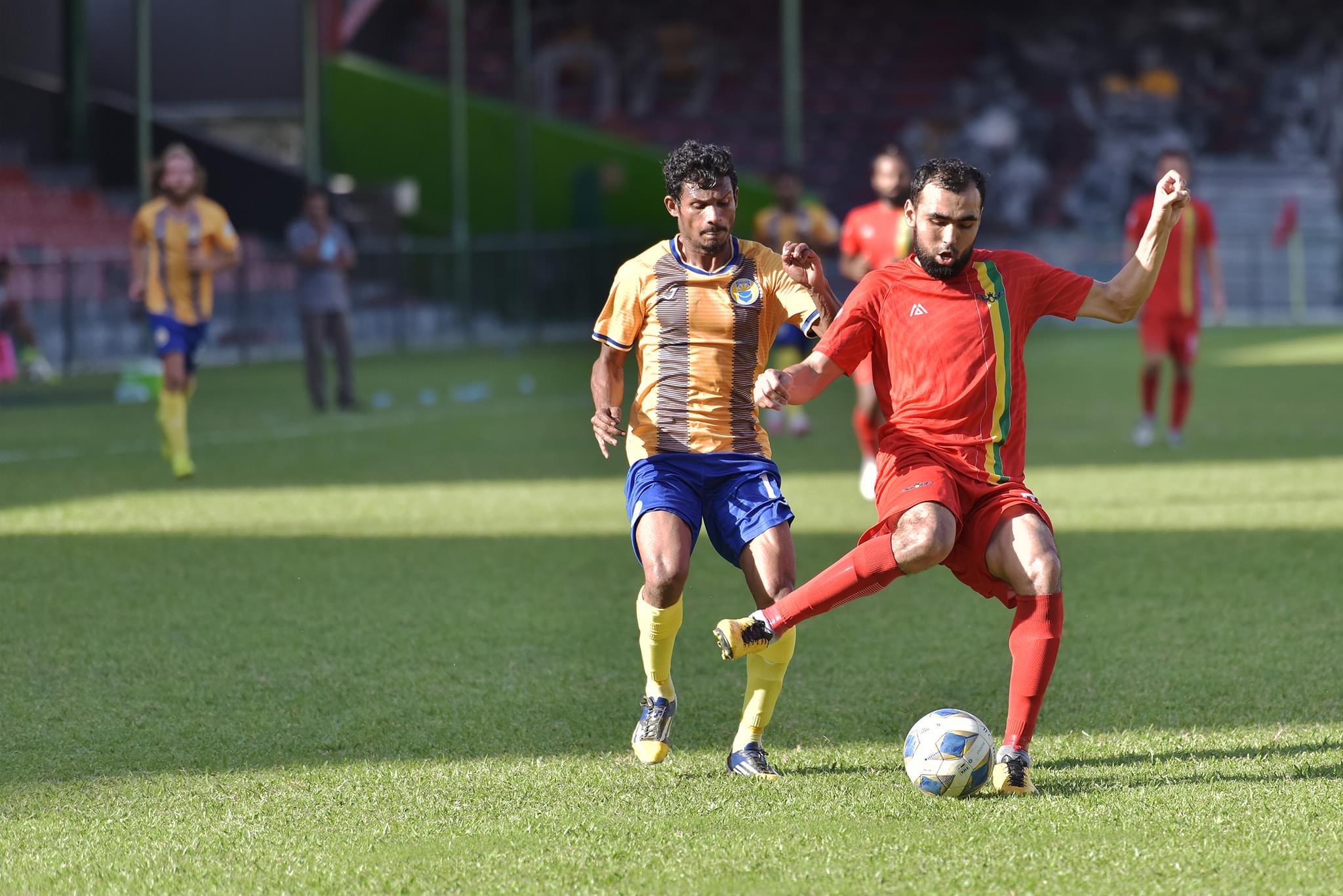 ދަ ގްރާންޑޭ އިން ވެލެންސިއާ ހަމަބިމަށް ތިރިކޮށްފި