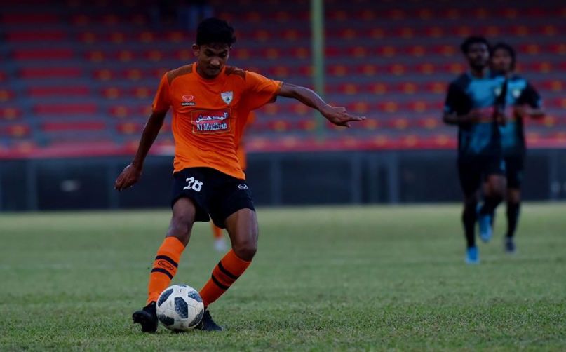 އީގަލްސް އިން ހޯދި ބޮޑު މޮޅުގައި 16 އަހަރުގެ ޒައިން ވިދާލައިފި