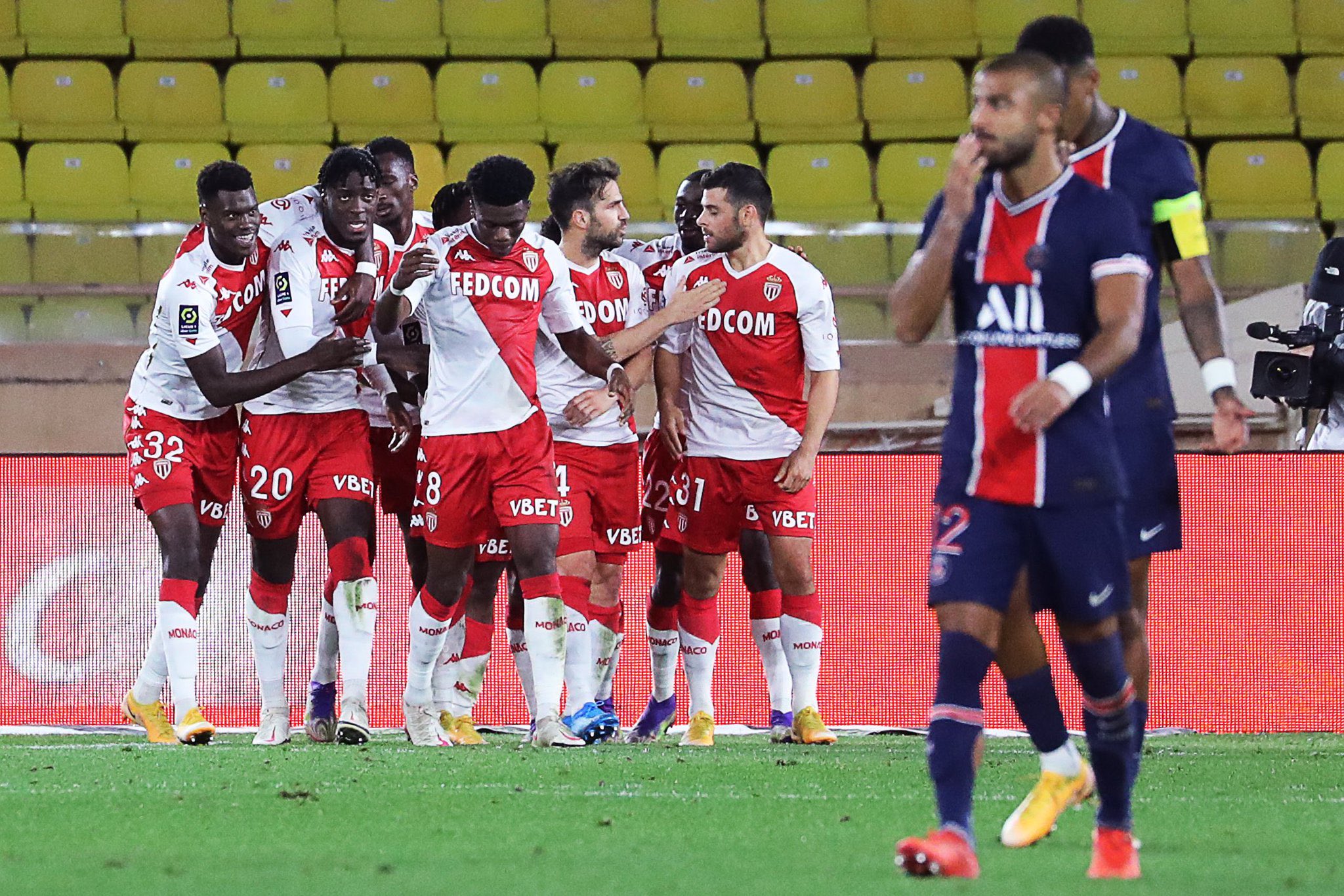 މޮނާކޯ އިން ފަހަތުން އަރައި ގަދަކޮށް އޮތް ޕީއެސްޖީ ބަލިކޮށްފި