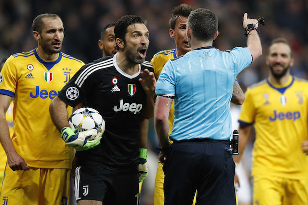 ބުފޮން ތިން މެޗަށް ސަސްޕެންޑް ކޮށްފި