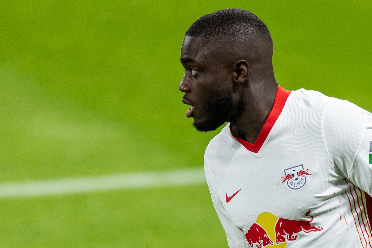 އިނގިރޭސި ކްލަބްތަކަށް ނޫނެކޭ ބުނެ އުޕަމެކާނޯ ބަޔާނަށް