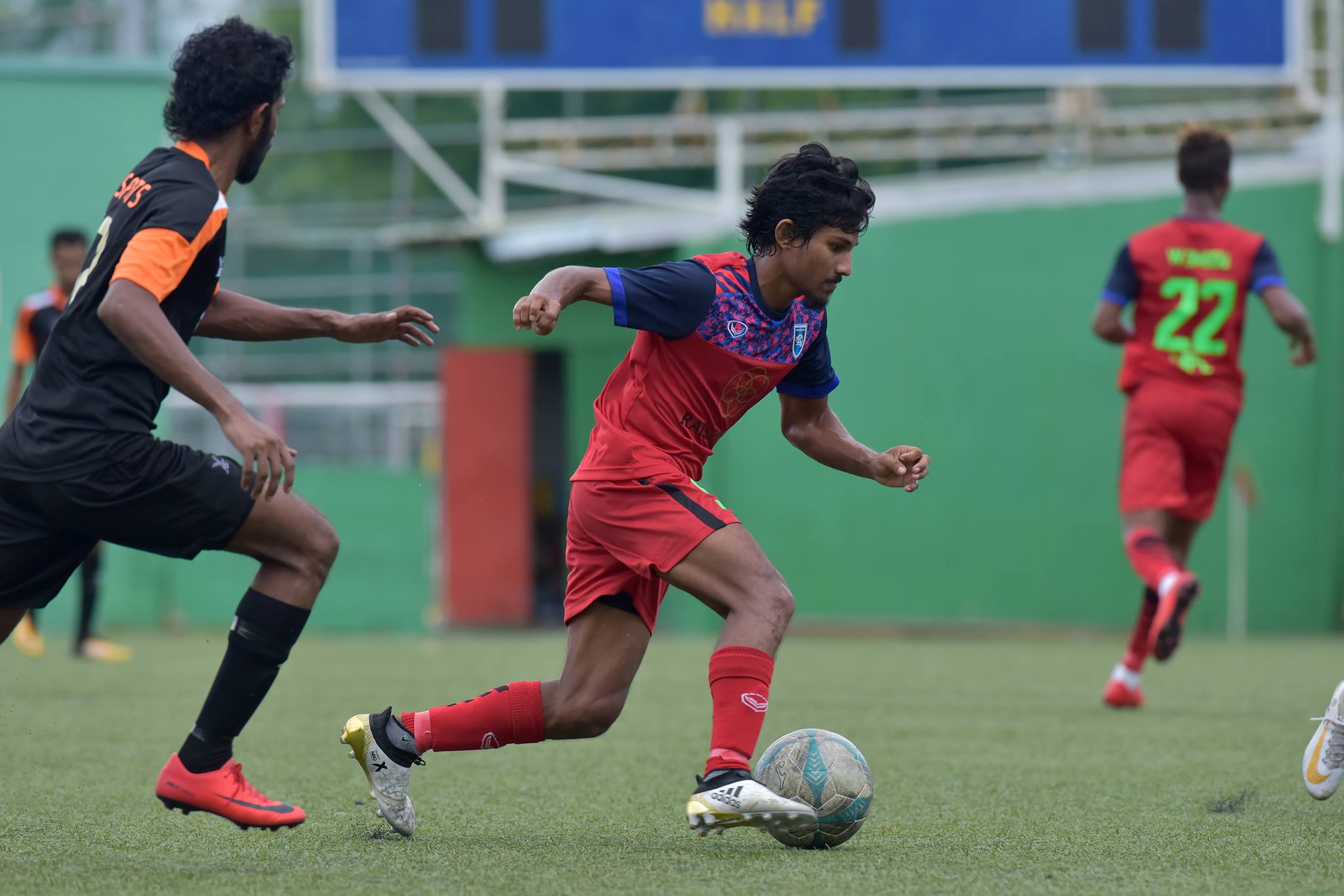 ދެވަނަ ޑިވިޝަންގެ ފުރަތަމަ މޮޅު ކުޑަ ހެންވޭރު ޔުނައިޓެޑަށް