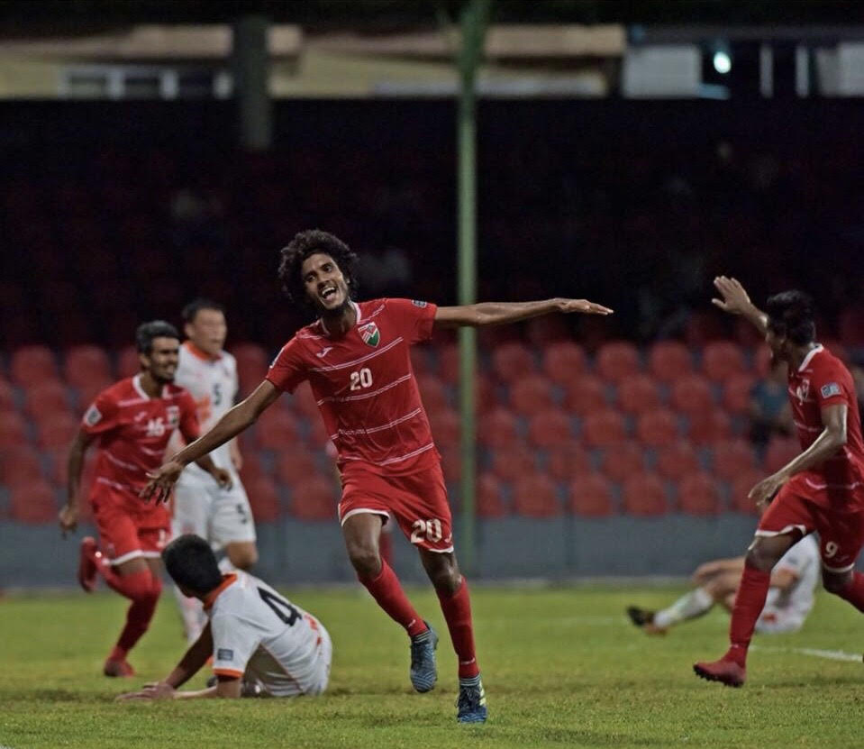 ބޮޑު ތިލަދުންމަތިން އެރި ތަރި އަބަދުވެސް ހަމަ ބިމުގައި