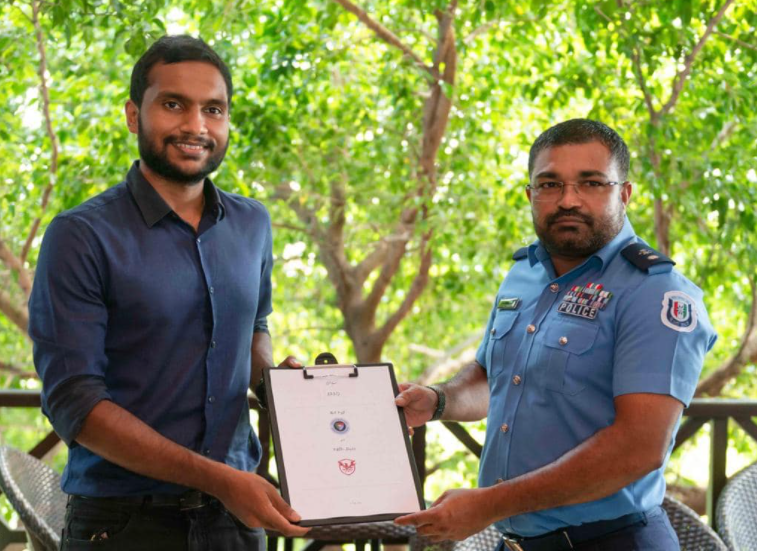 ރިވައިވަލް އިން ޕޮލިސް ކްލަބާ ގުޅިގެން ބެޑްމިންޓަން ކުރިއަރުވަނީ