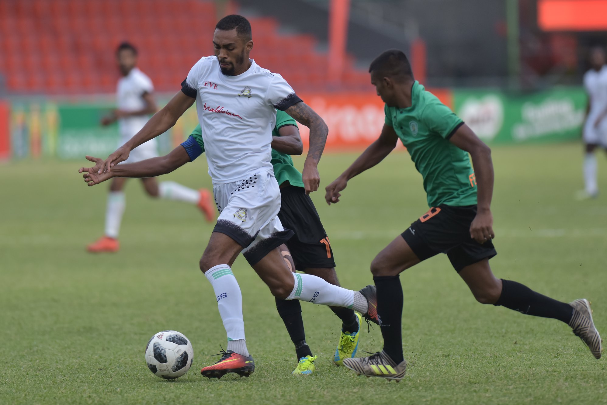 ބިދޭސީ ކުޅުންތެރިންގެ ލަނޑުތަކުން ގްރީން އިން ފެހެންދޫ ބަލިކޮށްފި