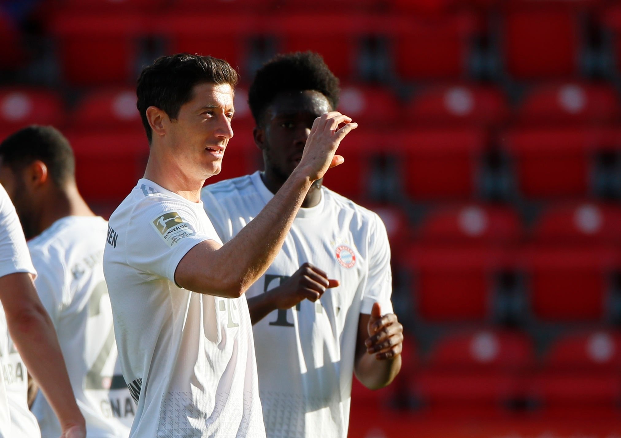 ބަޔާން އެއް ވަނައިގައި ލީޑު ދަމަހައްޓައިފި