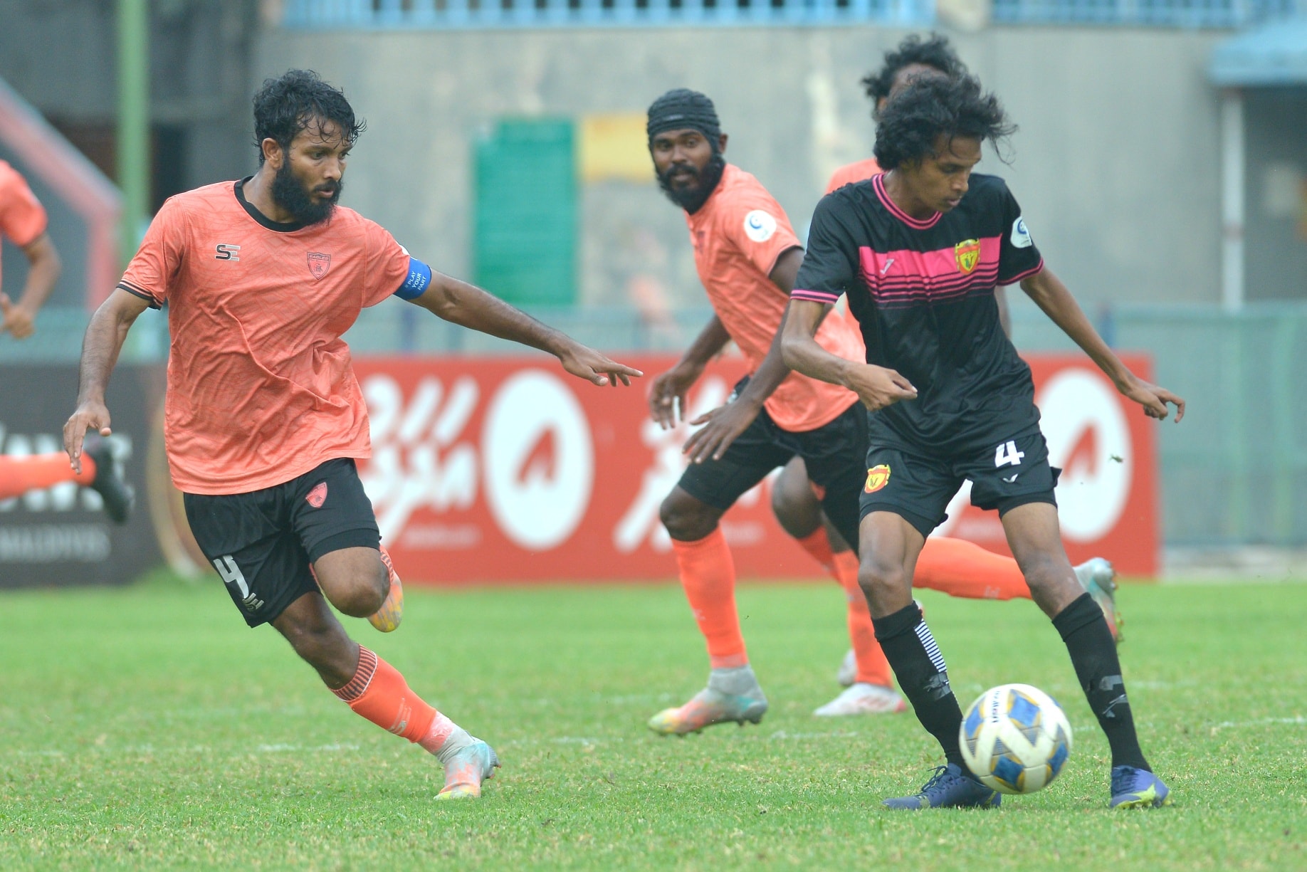 އީގަލްސް އިން ފަހު ވަގުތު ޔުނައިޓެޑް ވިކްޓްރީއާ އެއްވަރުކޮށްފި