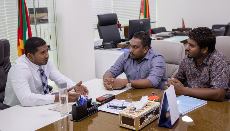 ނިއު ރޭޑިއަންޓް އަލުން ގެންނަން ސަޕޯޓަރުން ކުރާ މަސައްކަތަށް މަހުލޫފް ހިތްވަރުދެއްވައިފި