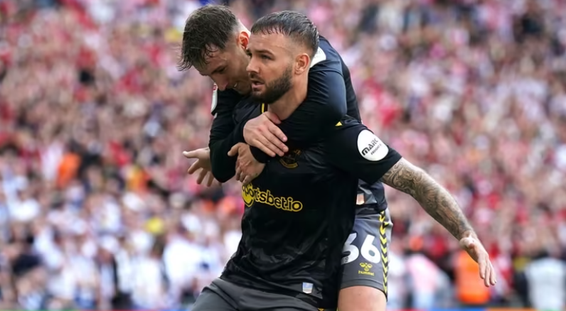 މިލިއަން ޑޮލަރުގެ މެޗުން މޮޅުވެ ސައުތެމްޓަން ޕްރިމިއާ ލީގަށް