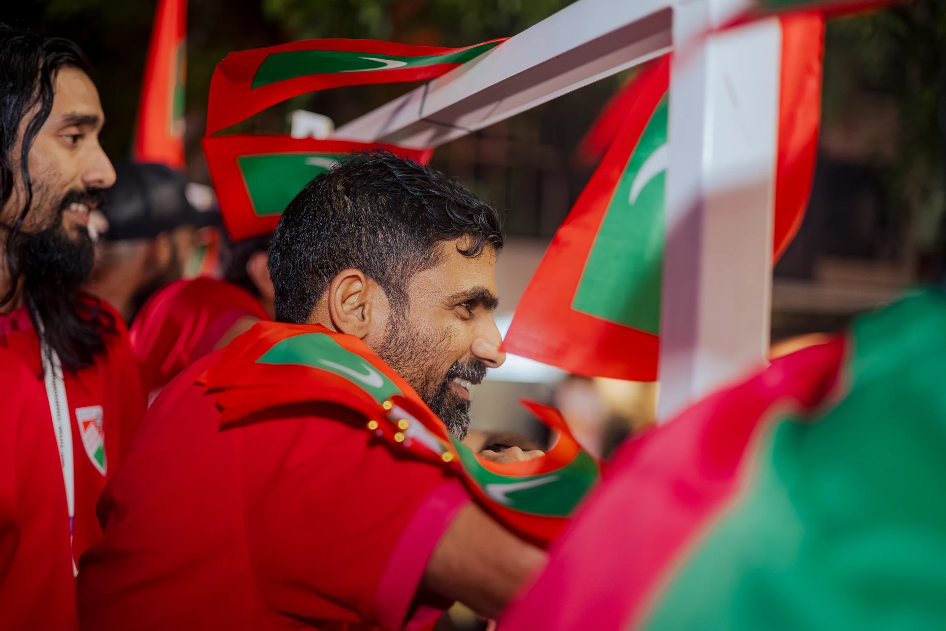 ފުޓްސަލް ޓީމުގައި މުހިއްމު ދައުރެއް އަދާކުރި ސައްޓު ސަޕޯޓަރުންނާއެކު. ކޮންމެ ކުޅުންތެރިއަކު ވެސް ވަނީ ފުރިހަމަކަމާއެކު ޒިންމާ ނަގާފައި. ފޮޓޯ: ފަހުމިނެޓް