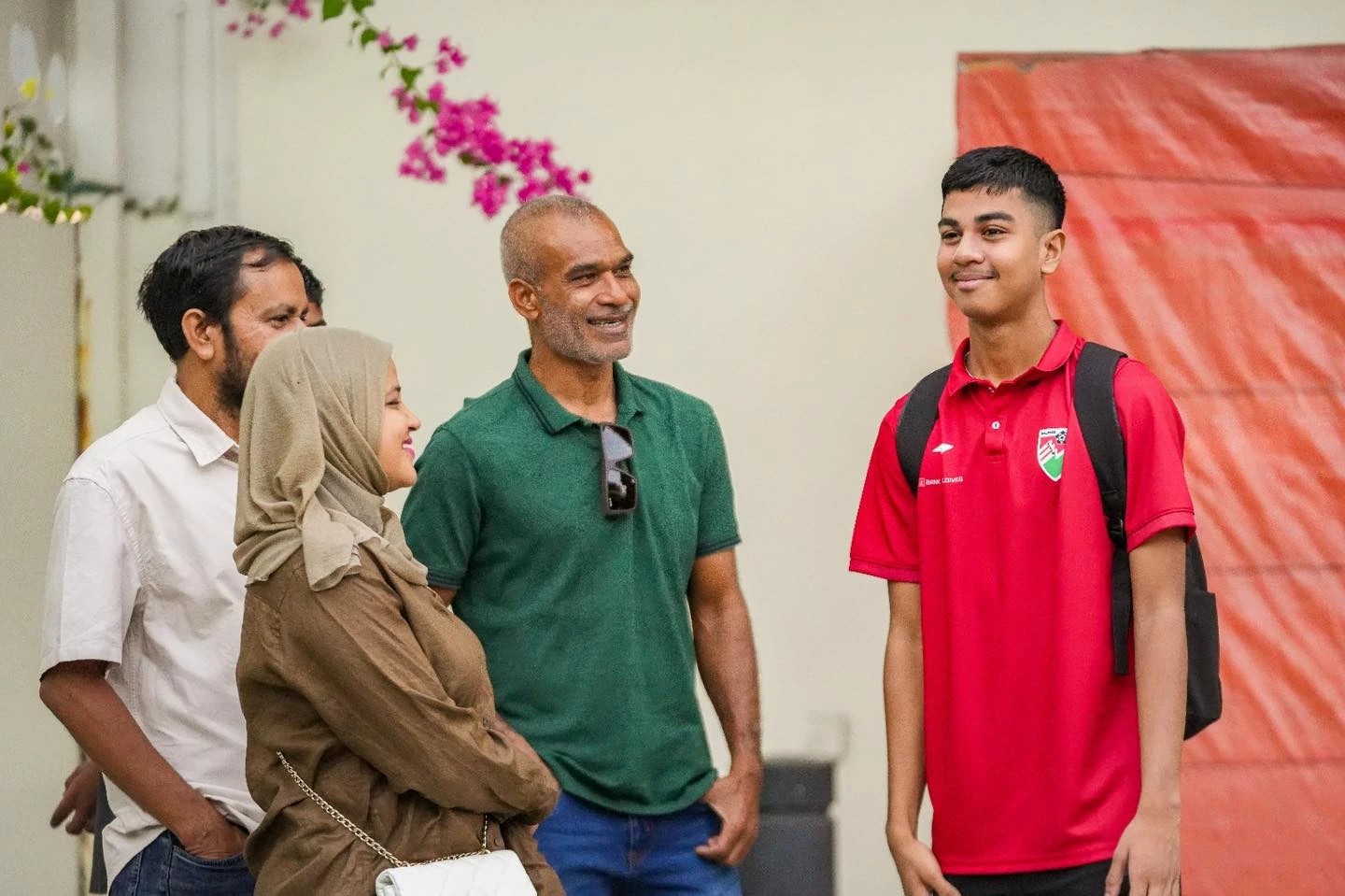 މާޒިޔާގައި ވިދަމުން އަންނަ ޒުވާން ތަރި އިލާން. ޒުވާން ޓީމުގައި އިލާން ވެސް ހިމެނޭ. ފޮޓޯ: އެފްއޭއެމް