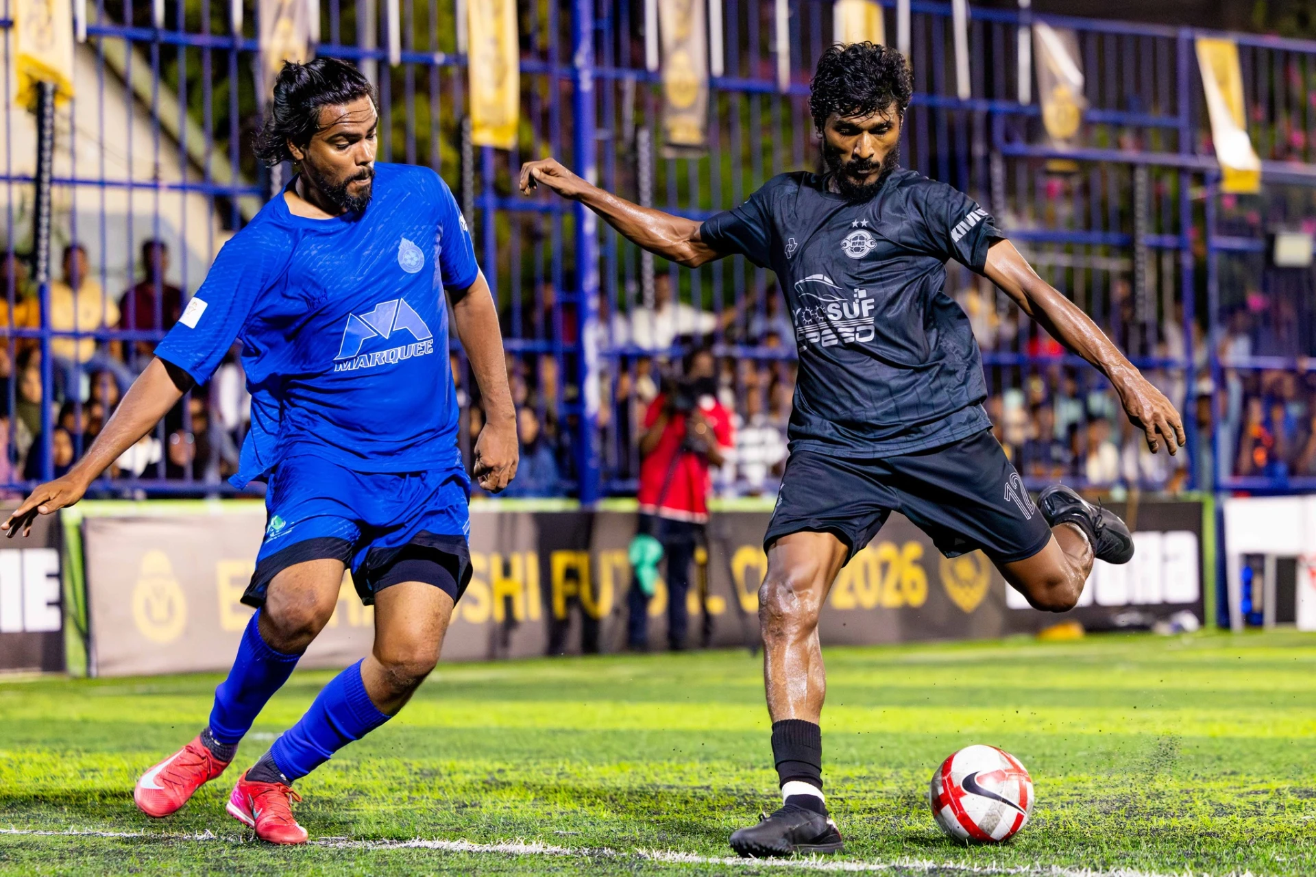 އެއިޓީފޯ ބަލިކުރި ފައިނަލް މެޗުގައި ފާސިރު ބޯޅަ ފޮނުވާލަނީ. ފޮޓޯ: އޭދަފުށި ކައުންސިލް