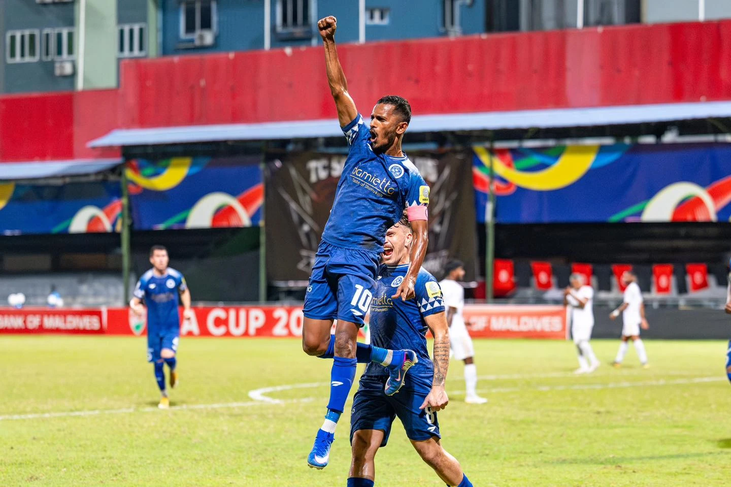 ނިއުގެ ސެންޓޭ ގޯލު ޖެހުމަށް ފަހު އުފާފާޅުކުރަނީ. އެފްއޭ ކަޕްގައި ވެސް ސެންޓޭ މޮޅު ކުޅުމެއް ދެއްކި. ފޮޓޯ: އެފްއޭއެމް